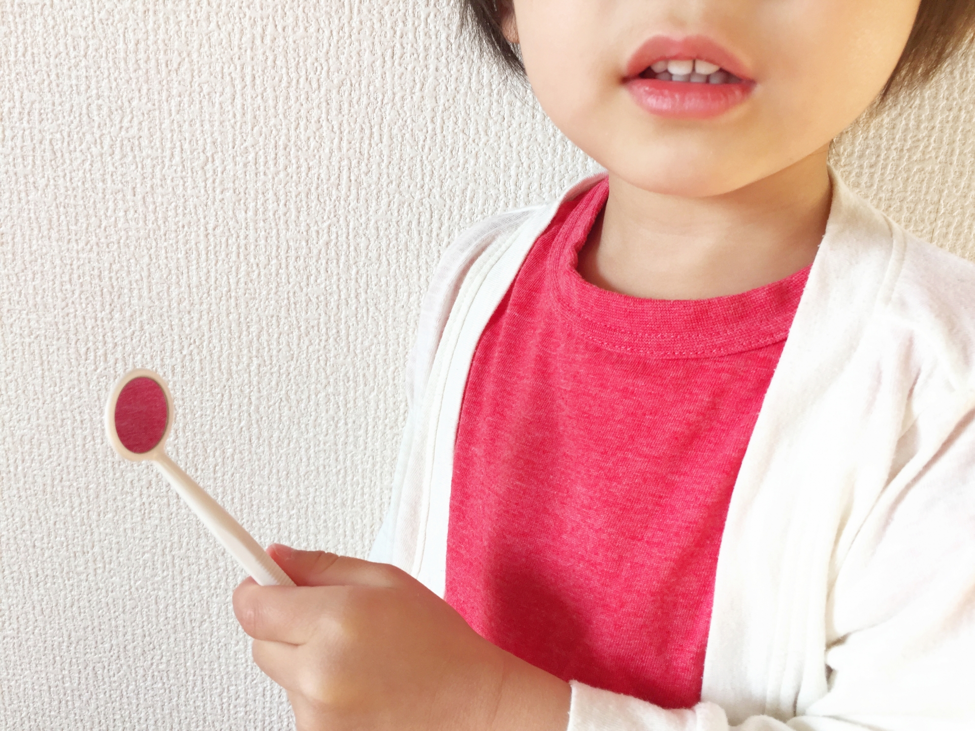 子どもの過剰歯について、原因や歯列への影響など