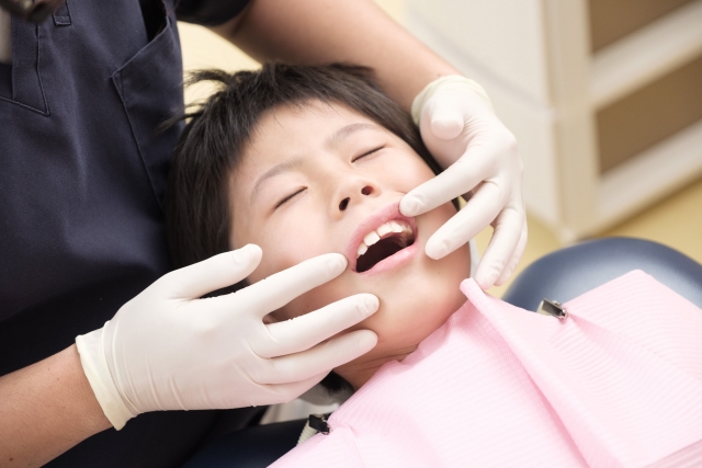 子どもの歯が折れた時の対処法