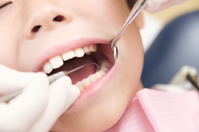子どもの歯茎に膿が生じた場合の治療法